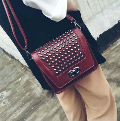 2019 Punk Rock Small Flap Bags Ladies Punk Rock Clutches Leather Crossbody Messenger Bags Vintage Women Bags