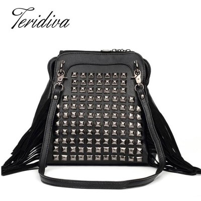 2019 Women Rivet Buckets Fashion Punk Rock Shoulder Bags High Quality Ladies Designer Bags Punk Messenger Bags